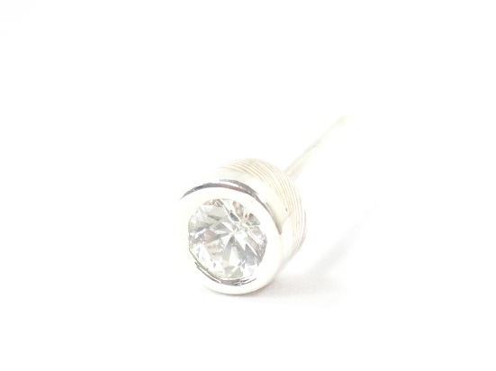 Shiny Stud w/ White Sapphire Shiny Stud w/ White Sapphire