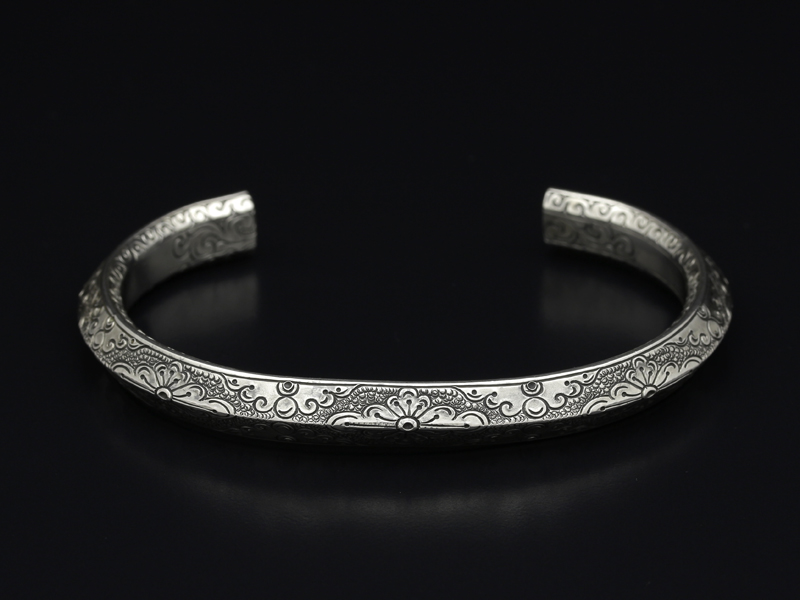 " Valhalla Collection " Triangle carved Cuff " Valhalla Collection " Triangle carved Cuff